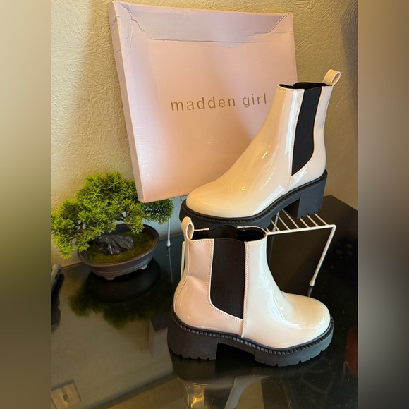 Madden Girl Shoes - Madden Girl Glossy Cream Ankle Booties